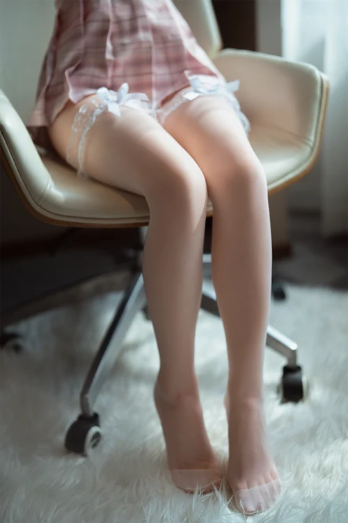 Doris: Platinum Silicone Sex Torso 16kg (35.27lb) Ballerina Legs & Realistic Feet